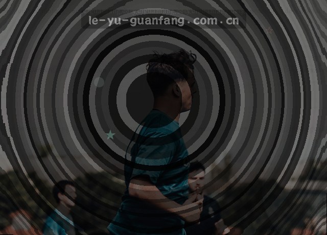 球员挥棒瞬间数据屏闪动